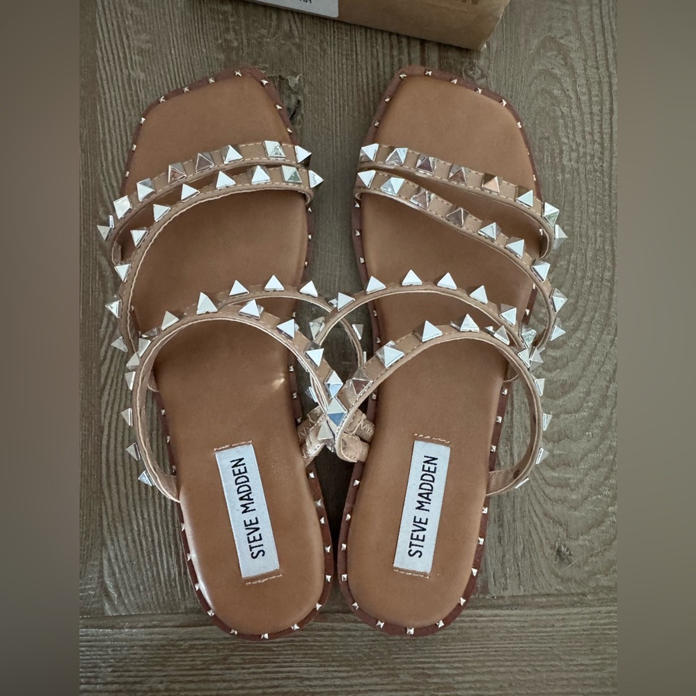 Steve Madden Skylar studded sandal (Size 7)